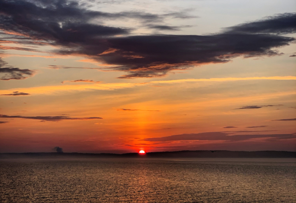 橙红天空 大海天际线的夕阳 无版权可商用图片素材 免费下载！-优享侠