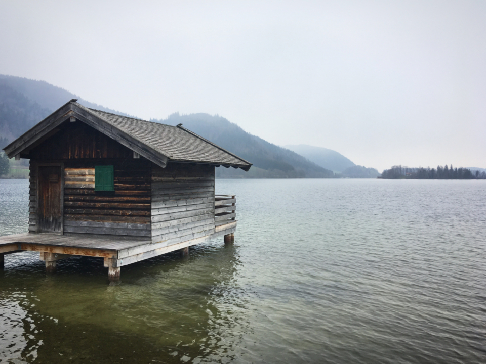 湖畔木屋静谧时刻 无版权可商用图片素材 免费下载！-优享侠
