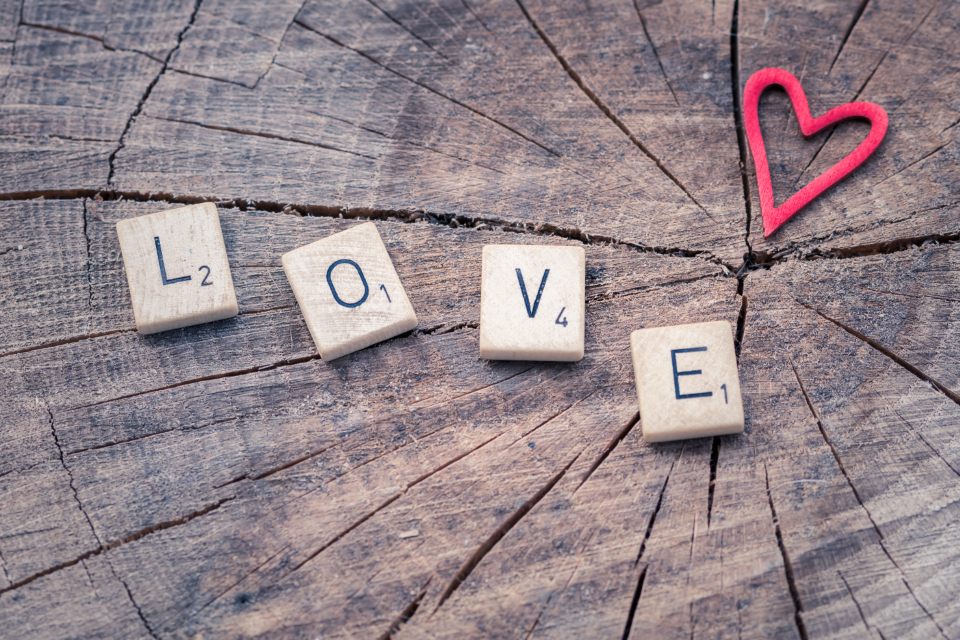 爱的拼写“LOVE” 无版权可商用图片素材 免费下载！-优享侠