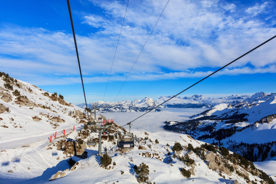 云端之旅：雪山缆车体验 无版权可商用图片素材 免费下载！-优享侠