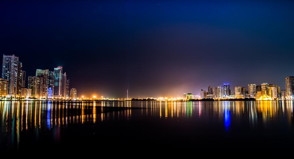 阿联酋沙迦市的美丽夜景 无版权可商用图片素材 免费下载！-优享侠