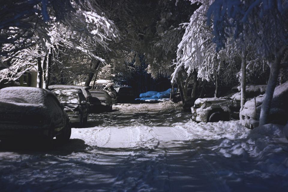 雪夜街巷的寂静之美 无版权可商用图片素材 免费下载！-优享侠