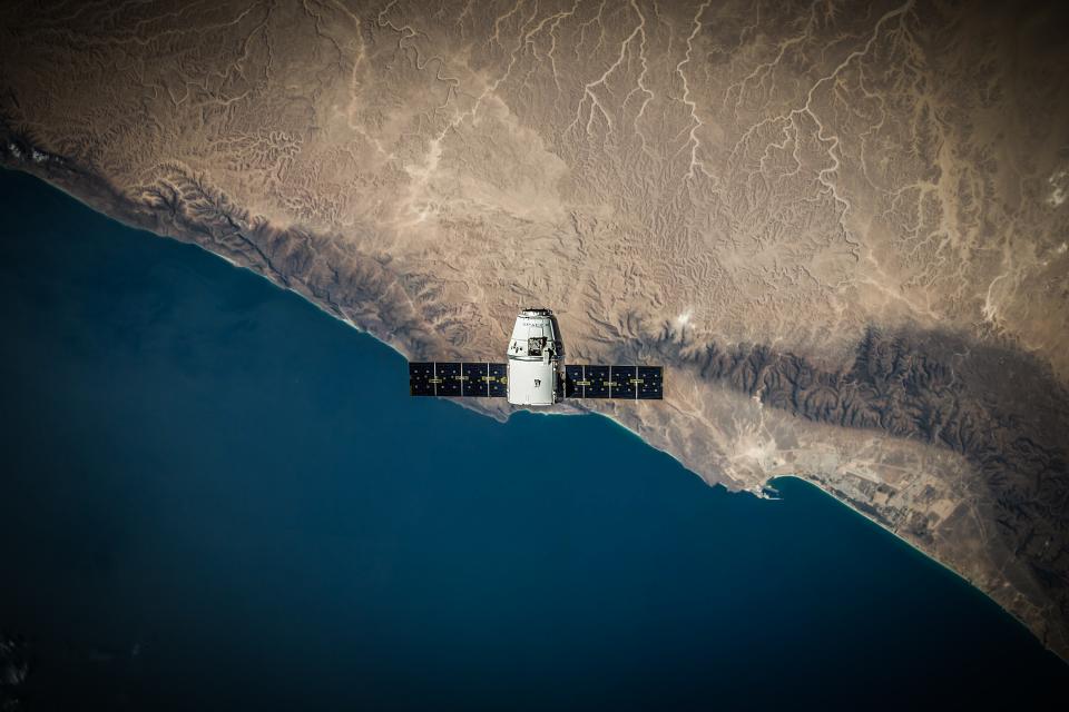 太空探索之旅——卫星俯瞰地球海岸线 无版权可商用图片素材 免费下载！-优享侠