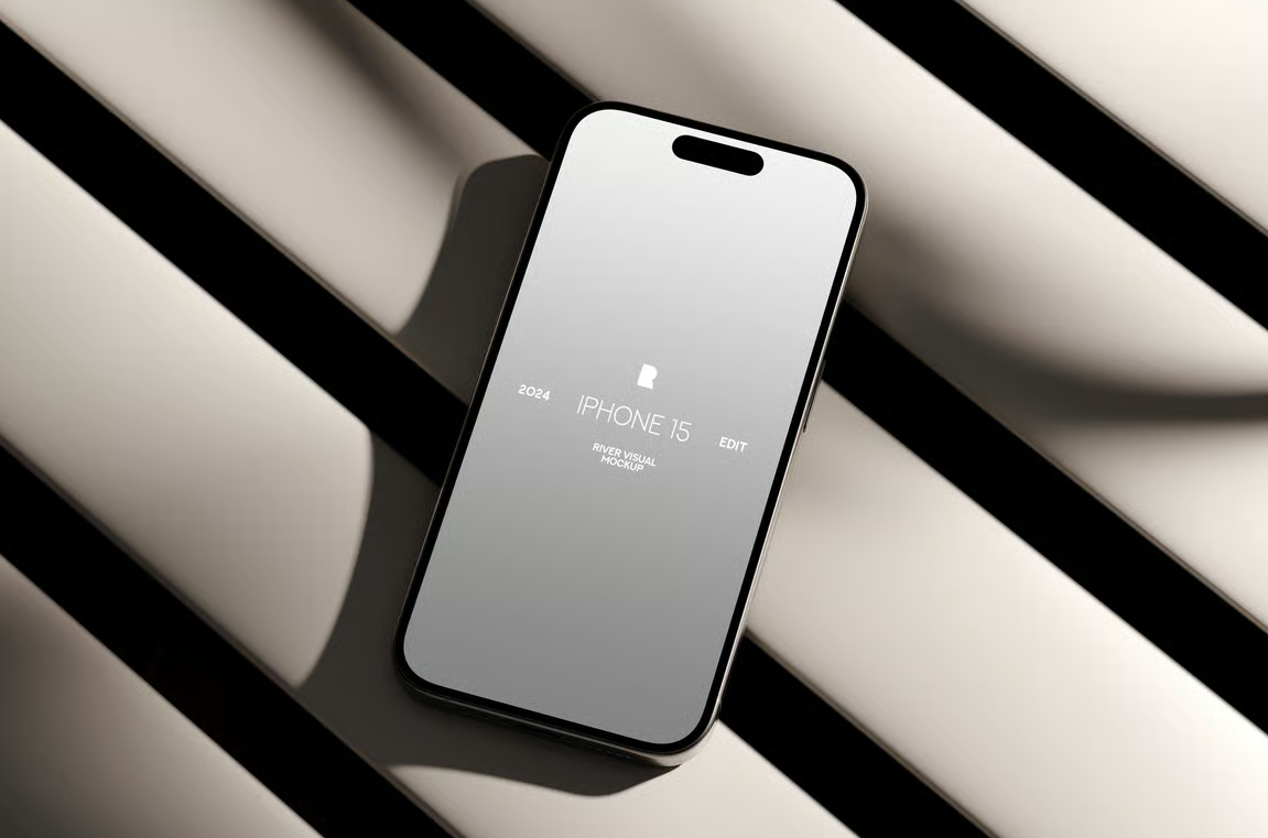 平放着的iPhone 15 Pro（PSD样机模板）可商用电子数码产品样机免费下载！-优享侠